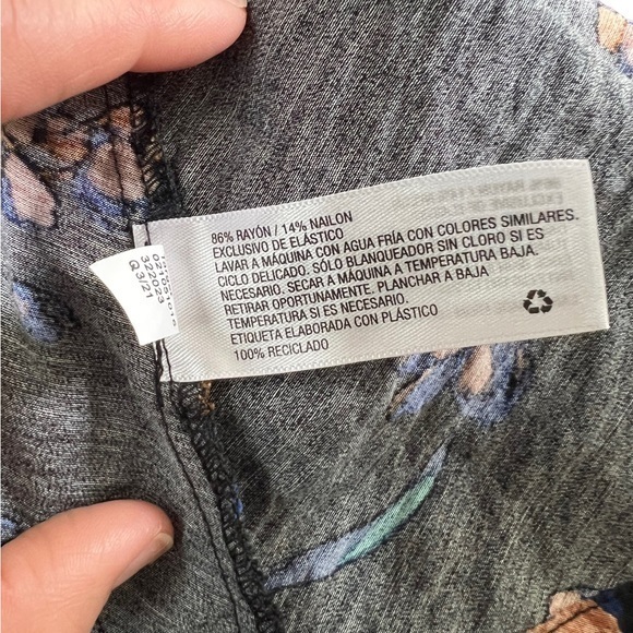 Ava &‎ Viv Women's Top Size X
Black Peplum Floral Print Long Sleeve Plus - Picture 14 of 14